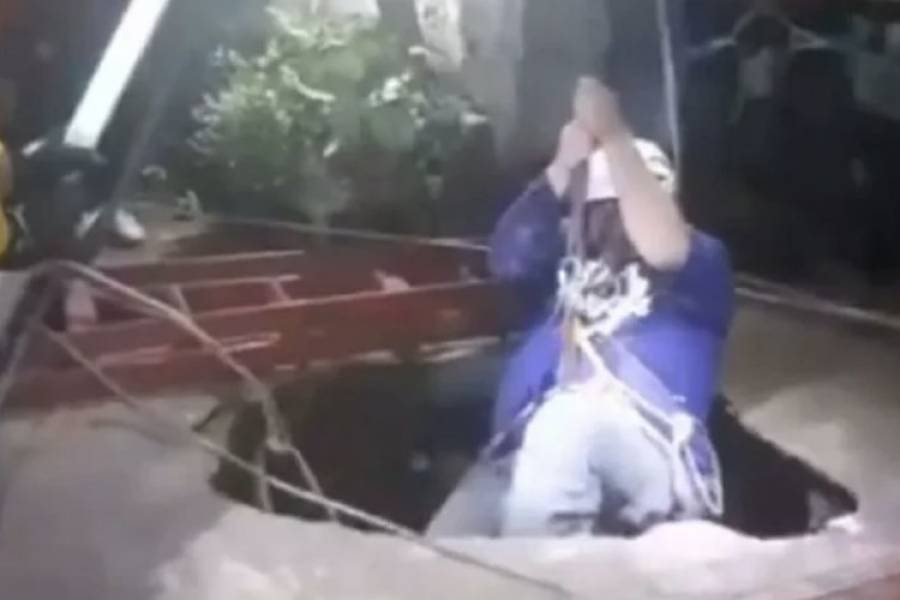 Dramático rescate de un hombre que cayó a un pozo ciego de 4 metros en su casa