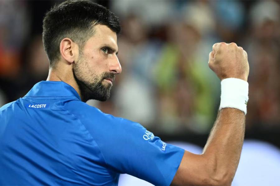 Novak Djokovic le ganó a Carlos Alcaraz en un duelo de titanes y avanzó a semifinales del Abierto de Australia