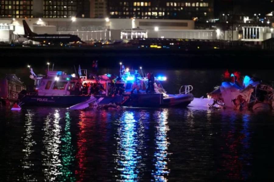 Recuperan 18 cuerpos del río Potomac tras el choque entre un avión y un helicóptero en Washington