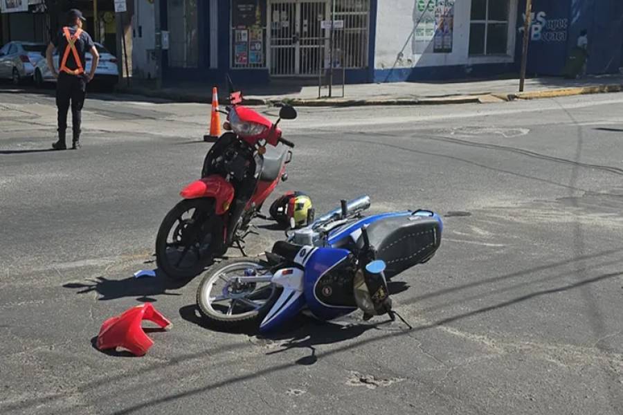 Tres personas heridas tras la colisión de dos motos