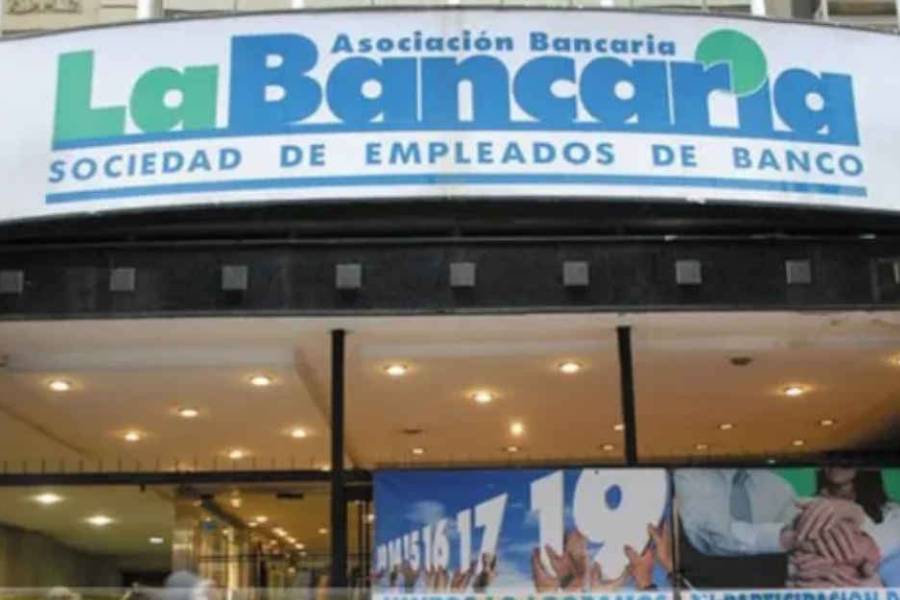 La Bancaria, dura contra Javier Milei por convertir al Banco Nación en sociedad anónima: 