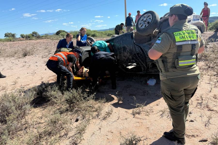 Se salvaron de Milagro: Volcaron tras quedarse dormido al volante