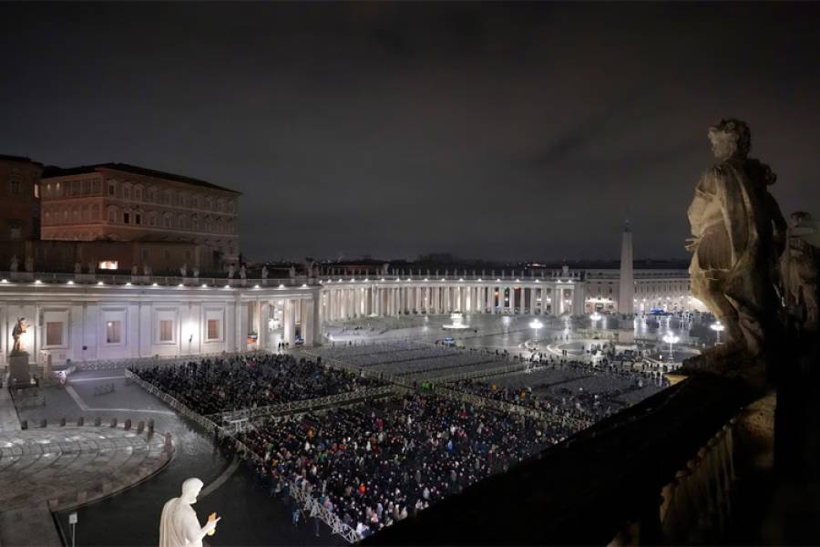 “El papa ha descansado bien, toda la noche”: el estado de salud de Francisco muestra una leve mejoría y se respira cierto alivio en el Vaticano