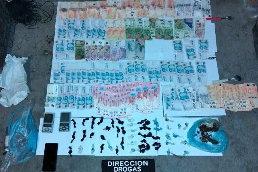 Detienen a un Joven, secuestran drogas y poco más de medio millón de pesos