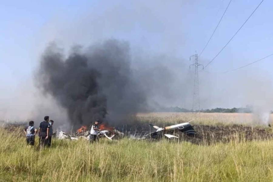 Se estrelló un helicóptero que combate los incendios en Corrientes: final inesperado para el único tripulante