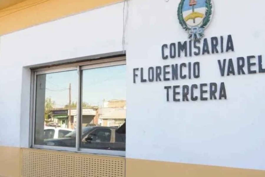 Florencio Varela: allanan una comisaría y encuentran a un preso tomando mate en una oficina