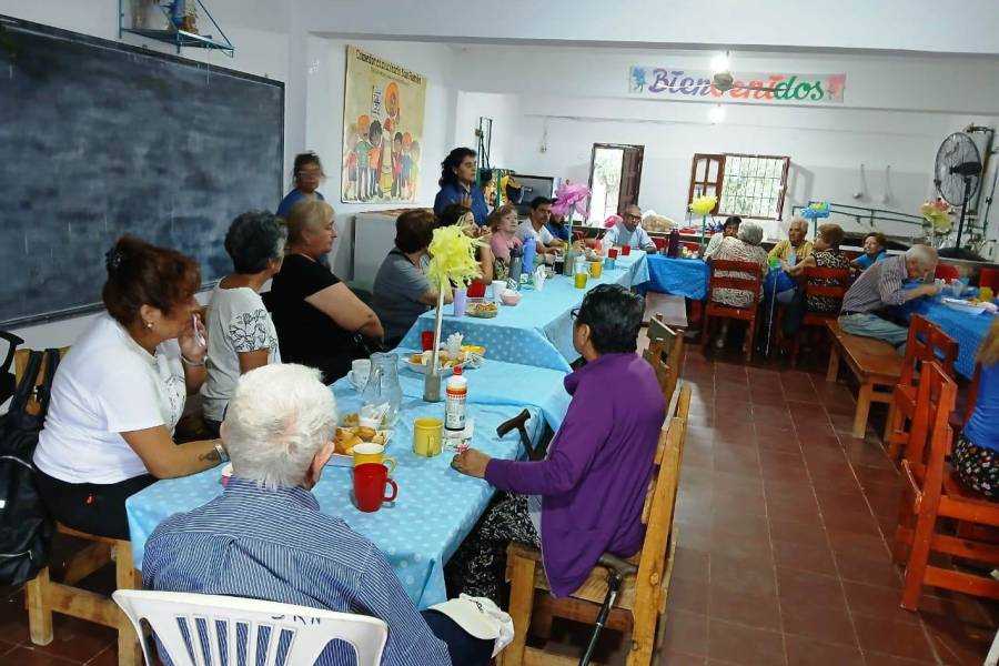 La Parroquia San Pío X abrió sus puertas a los adultos mayores con un comedor fraterno en el Año Jubilar