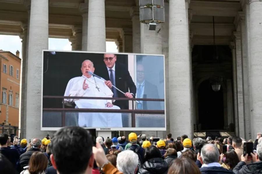 Alegría: el papa Francisco recibió el alta y reapareció en público