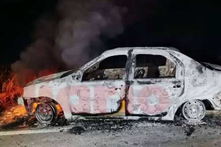 Escape a tiempo: Pareja salva su vida tras incendiarse su auto en la Ruta 157