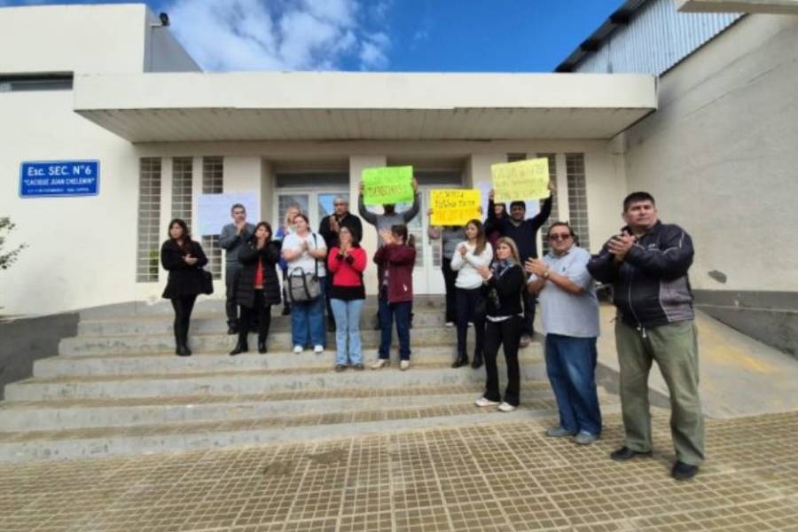 Docentes presentan amparo y realizan clase pública en rechazo al Decreto 884 que modifica el sistema educativo