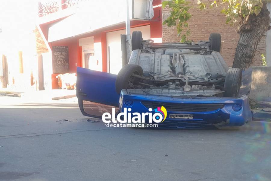 Espectacular vuelco en pleno centro