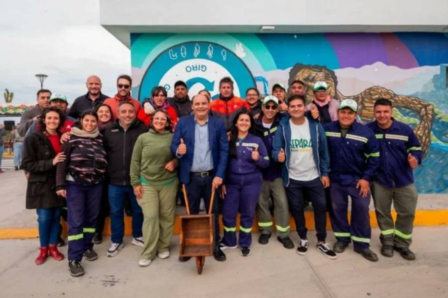 Gustavo Saadi impulsa acciones sustentables con entrega de árboles y mobiliario reciclado en Valle Chico