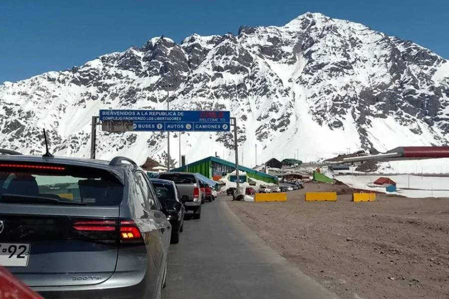 Cierran el Paso Cristo Redentor por fuertes nevadas pronosticadas en Mendoza