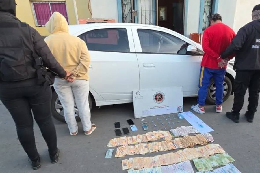 Secuestran cinco millones de pesos, drogas y detienen a cinco personas