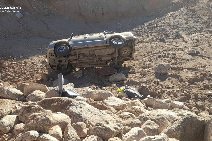 Murió al caer con su camioneta a un precipicio