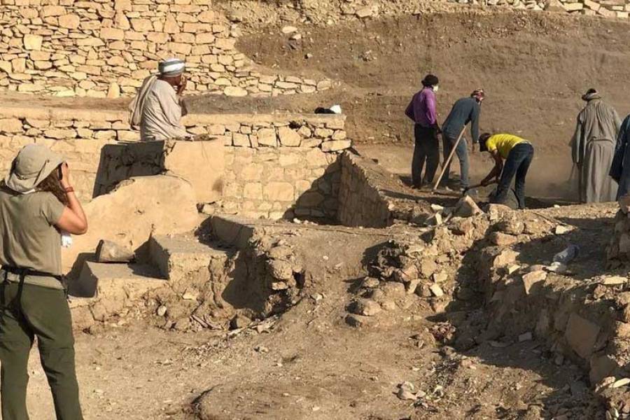 Investigadores argentinos descubren la entrada original de una gran tumba egipcia 