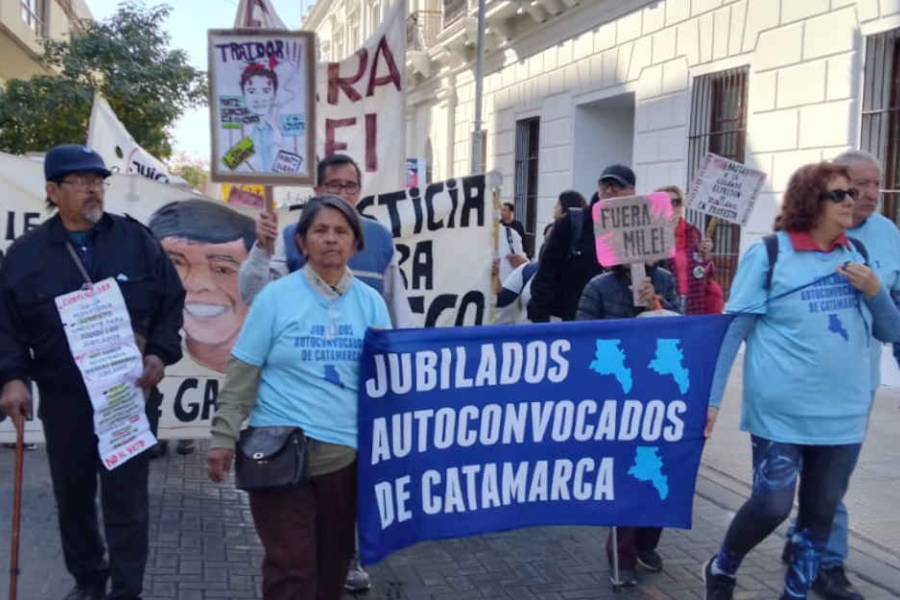 Repudio de Jubilados Autoconvocados en contra de medidas de Javier Milei