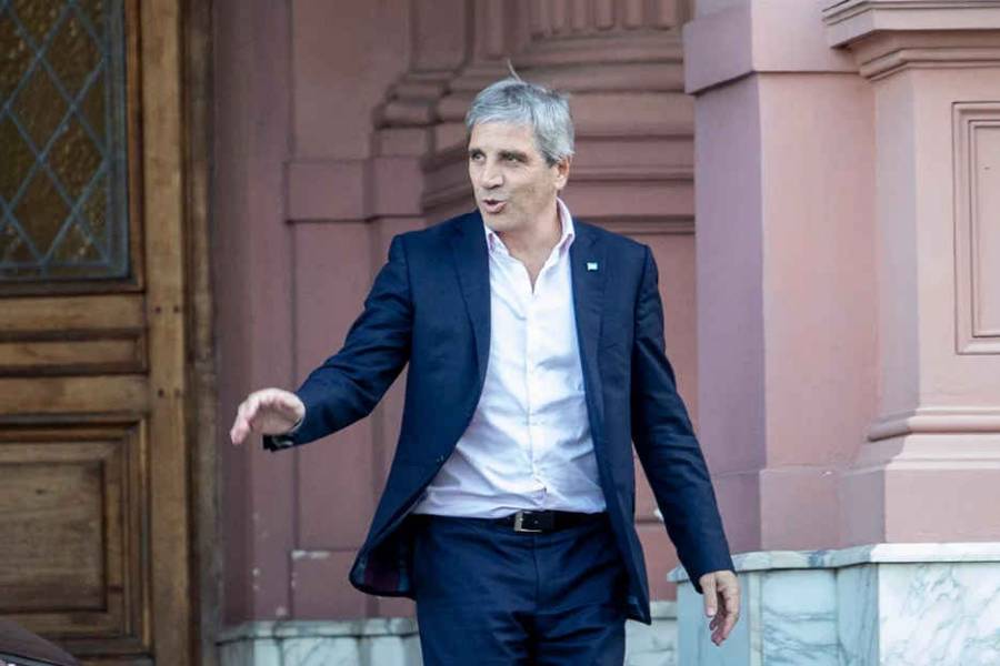 Caputo descartó cambios en equipo económico después de las elecciones