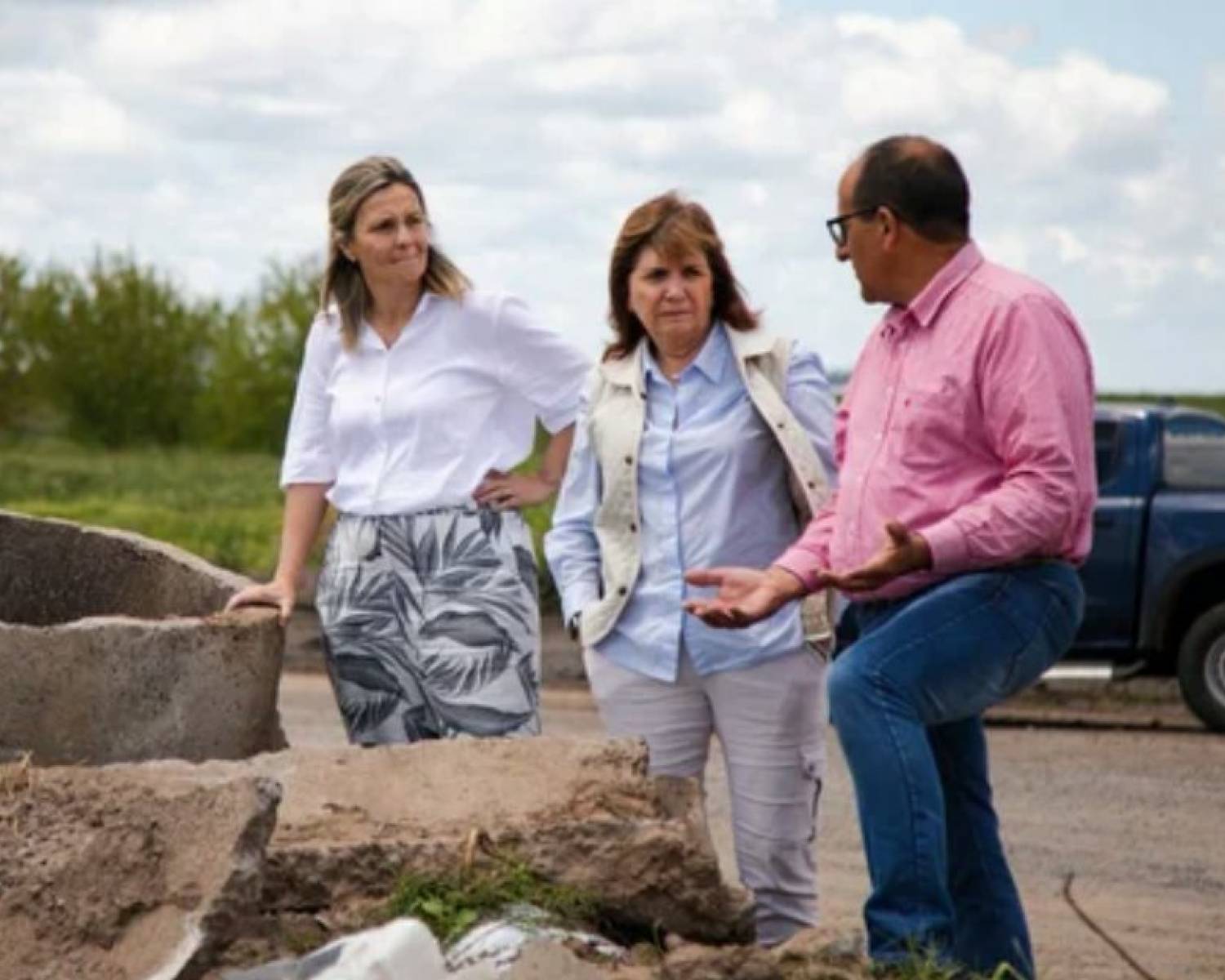 Bullrich recorrió zonas inundadas en la Provincia: anunció asistencia, maquinaria y créditos