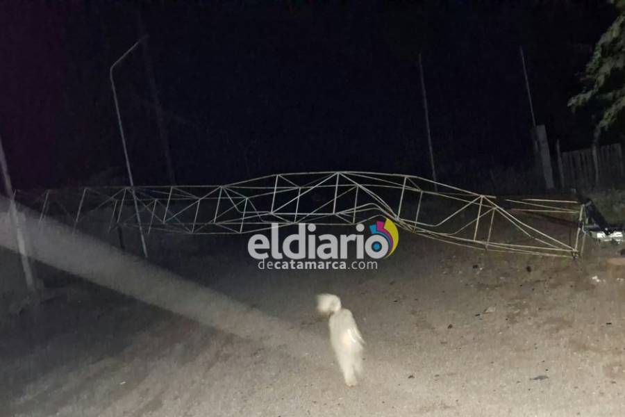 Techos volados, postes caídos y una noche completa sin energía 