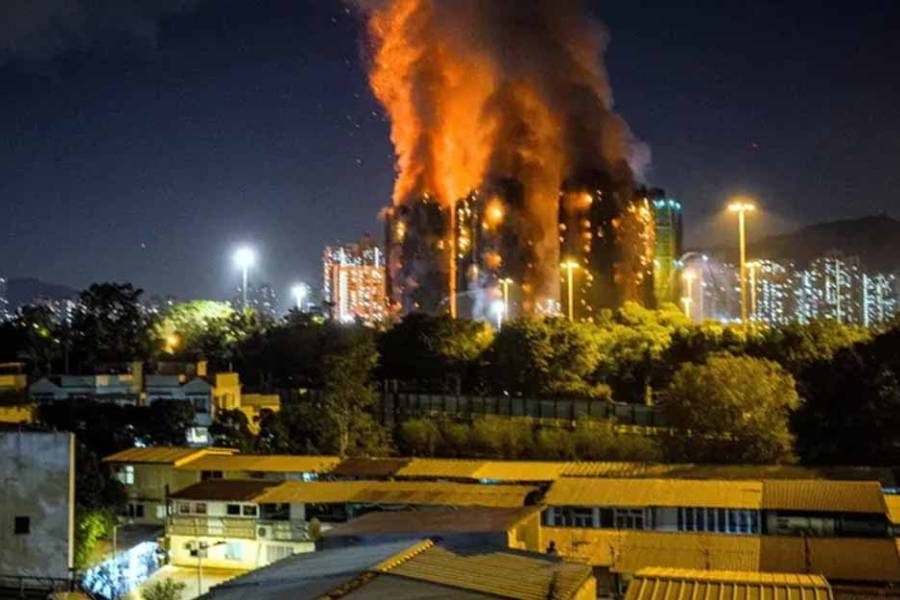 China: ya son 55 los muertos por el enorme incendio de rascacielos en Hong Kong