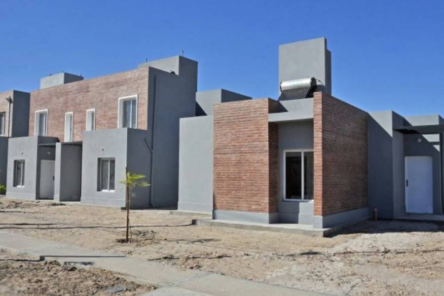 Ofrecían viviendas del IPV y empleos falsos: Cayeron por 14 estafas y van a juicio