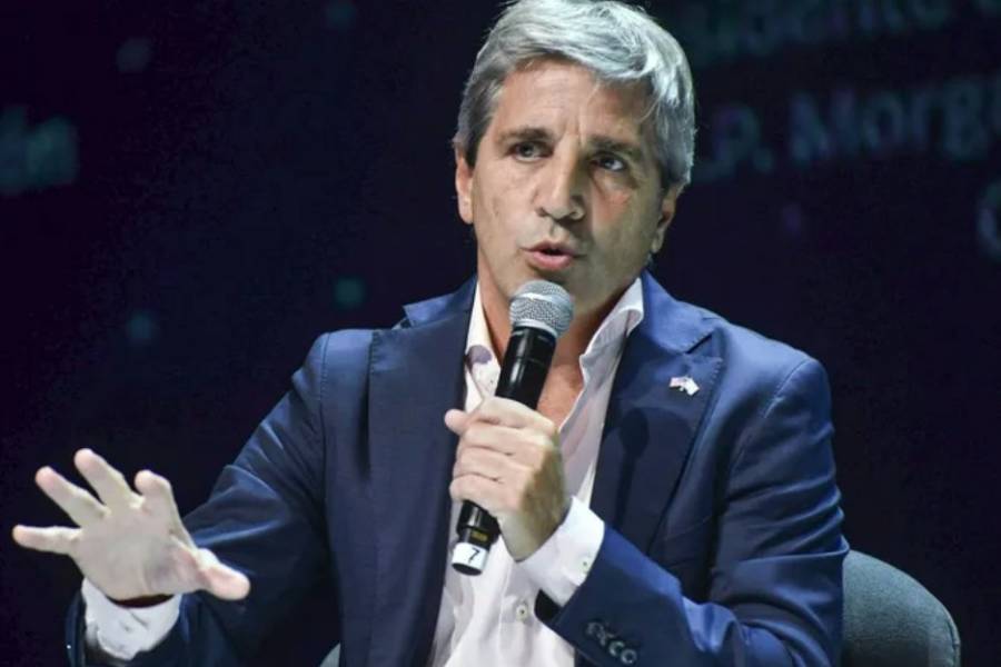 Caputo se prepara para la vuelta a los mercados de deuda en dólares y busca conseguir US$ 1.000 millones