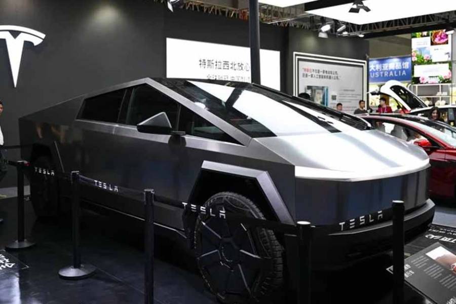 Intiman a Tesla por hacer creer a los consumidores que sus autos se manejan solos