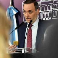 Manuel Adorni presentó el resumen semanal con eje en la baja de la pobreza