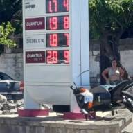 Tres motociclistas heridos tras colisionar frente a una estación de servicio