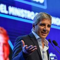 Mientras el mercado presiona para abrir el cepo, arranca un nuevo esquema cambiario