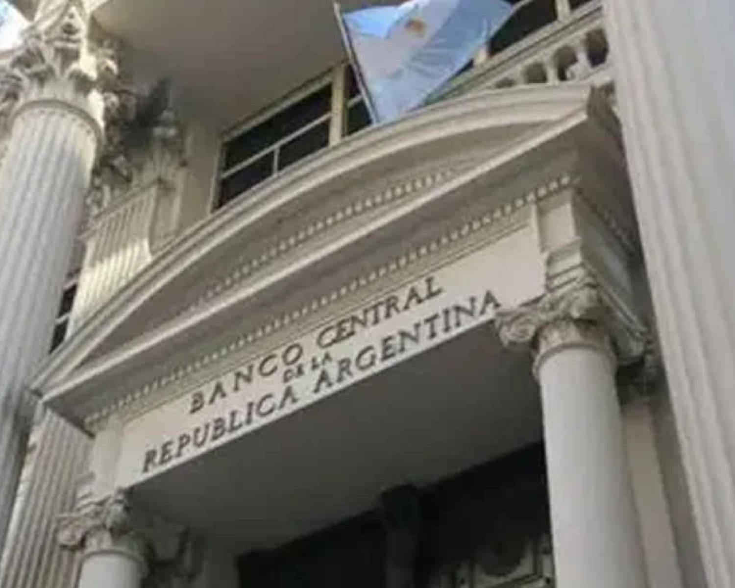 El Banco Central volvió a comprar dólares y el tipo de cambio oficial cerró en baja