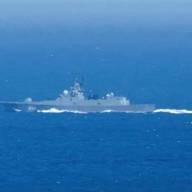 Rusia envía buques de guerra para proteger a un petrolero perseguido por fuerzas estadounidenses