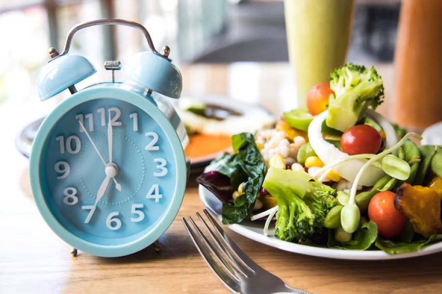 Déficit calórico o ayuno intermitente: qué método realmente funciona para perder peso según la ciencia