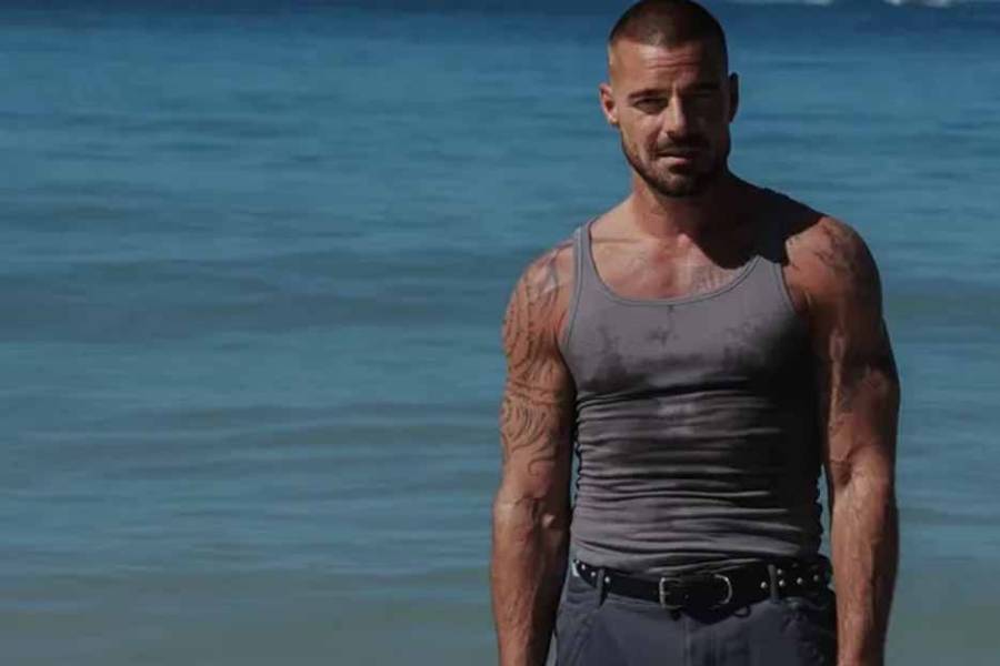 Ricky Martin arrasó desde la playa con un look hot a los 54