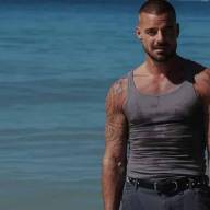 Ricky Martin arrasó desde la playa con un look hot a los 54