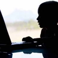 Francia avanza en una ley para prohibir el acceso a redes sociales a menores de 15 años