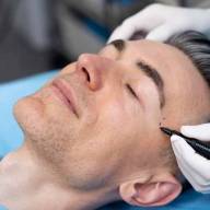 Fallo inédito en Córdoba: ordenan a una prepaga cubrir la totalidad de una cirugía de feminización facial