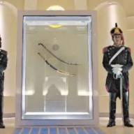 La Justicia rechaza frenar el traslado del sable corvo de San Martín, pero ordena informes y medidas de control