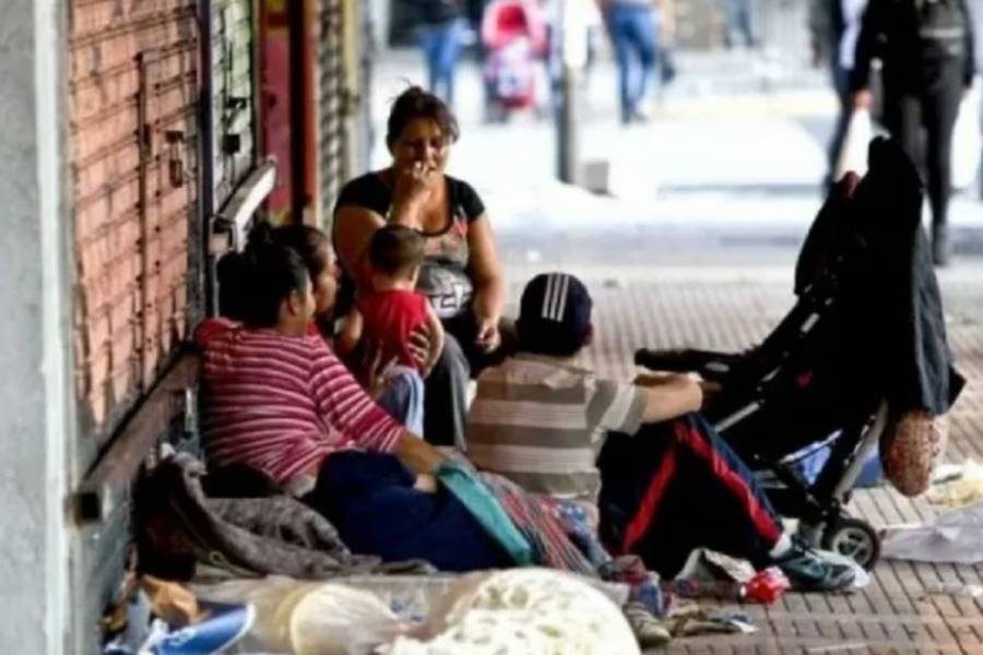 En medio de la polémica con el Indec, el Gobierno afirma que la pobreza bajó y afecta al 26,9% de los argentinos