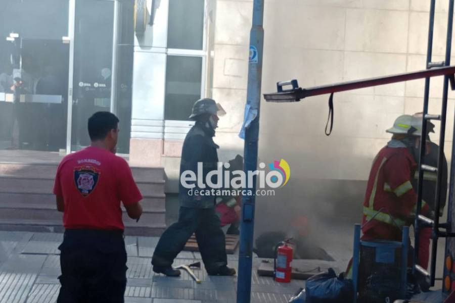 Fuego en pleno centro catamarqueño: Se quemó una subestación de energia