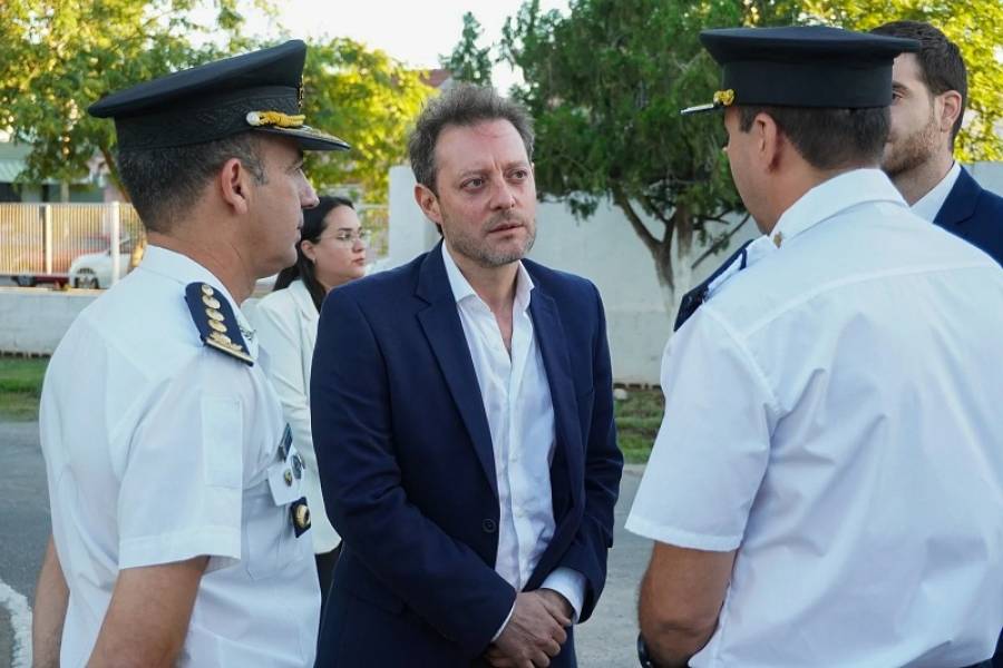 El ministro de Gobierno se reúne con familiares de policía asesinado en Valle Chico