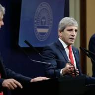 El Tesoro sale al mercado con una licitación en pesos, bonos y un título atado al dólar