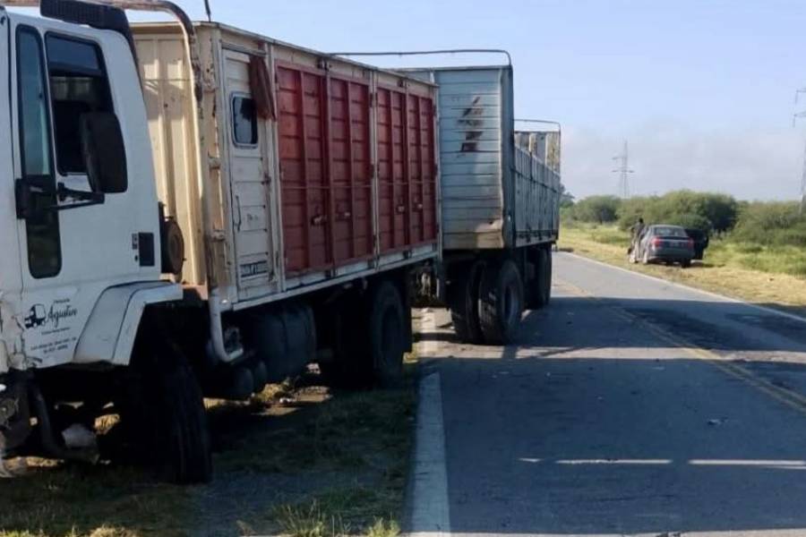 Alerta en Ruta 157: Choque frontal entre un camión y un auto en San Antonio