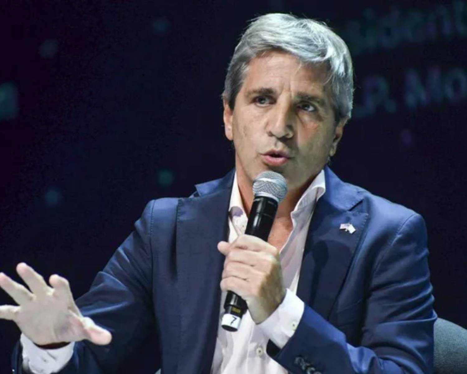 Caputo enfrenta la primera licitación de febrero por $8 billones y el mercado espera un rollover del 100%