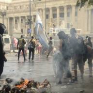 El Gobierno avanza con una denuncia por terrorismo tras los graves incidentes en el Congreso