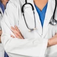 Dos médicos irán a juicio por una cirugía que dejó a un niño con daño cerebral permanente 