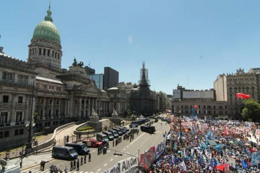 Sindicatos reclaman un paro de 36 horas tras la aprobación de la Reforma Laboral en Diputados