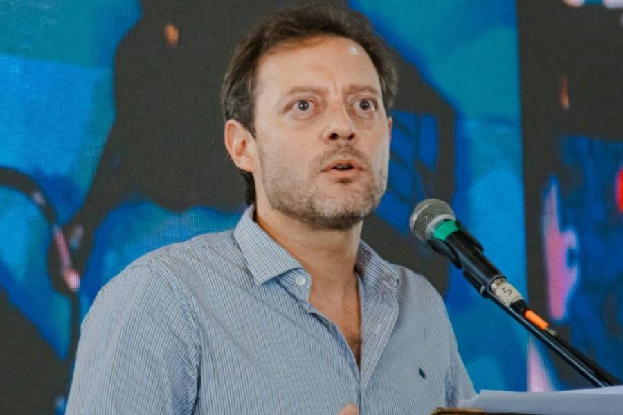 Natella le advierte al senador Fama que le haga honor a su sueldo  