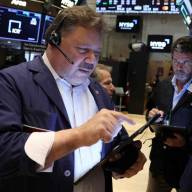 Bonos en dólares caen en Wall Street mientras el riesgo país se ubica arriba de los 600 puntos